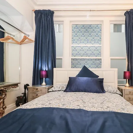 2 Old City Chambers Apartman *